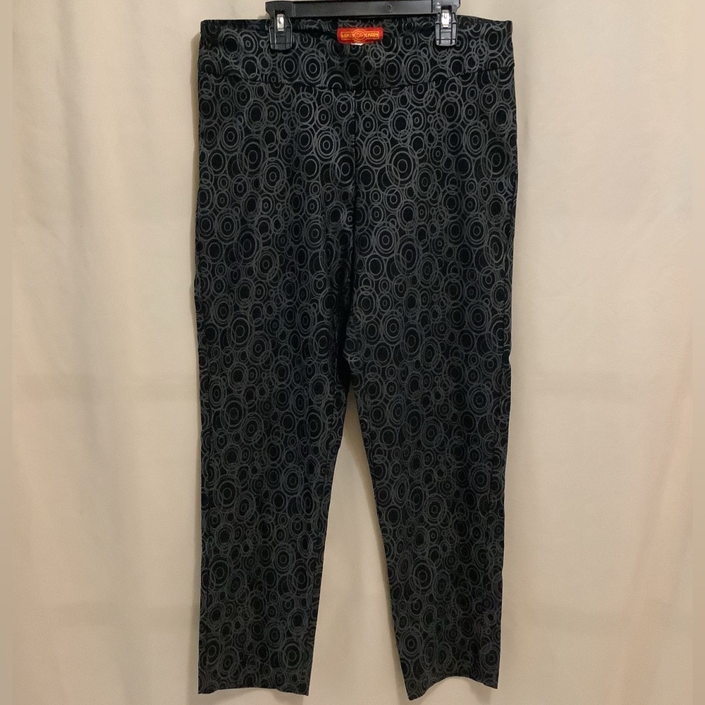 Vintage pull on ankle length funky pattern pants